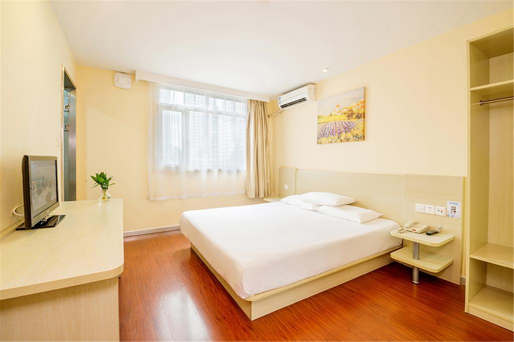 Hanting Express Shanghai Middle Sichuan Road Exterior photo